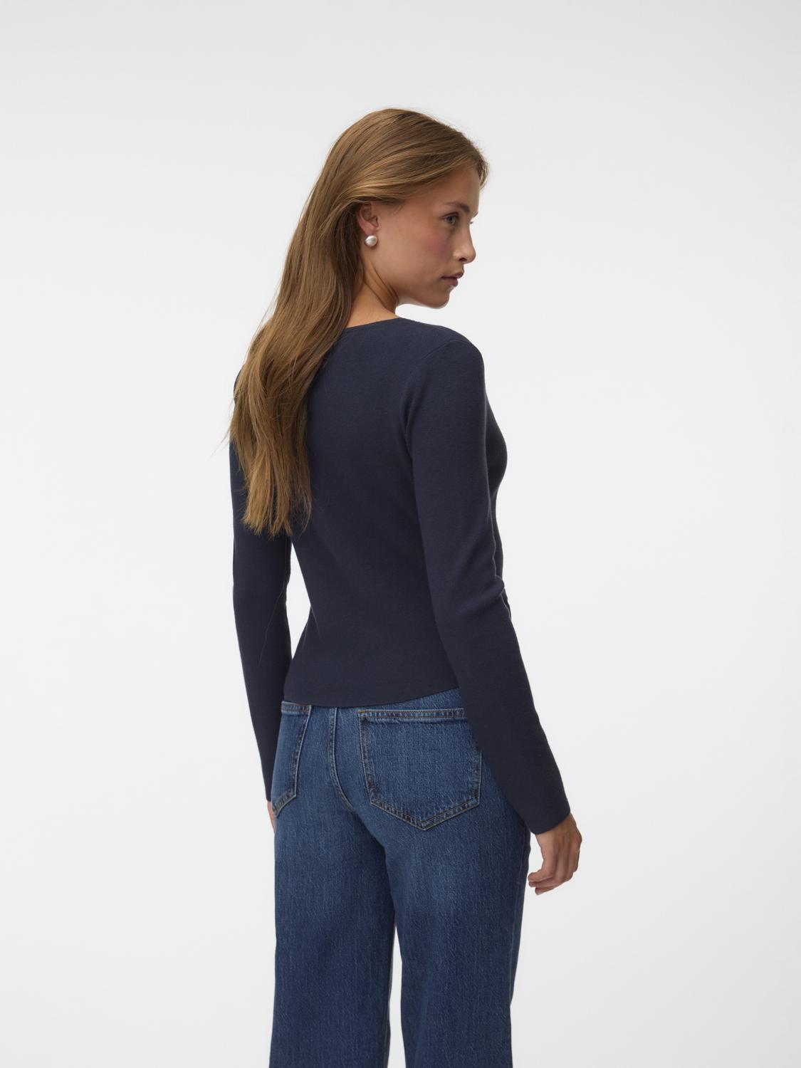 model_shot-back